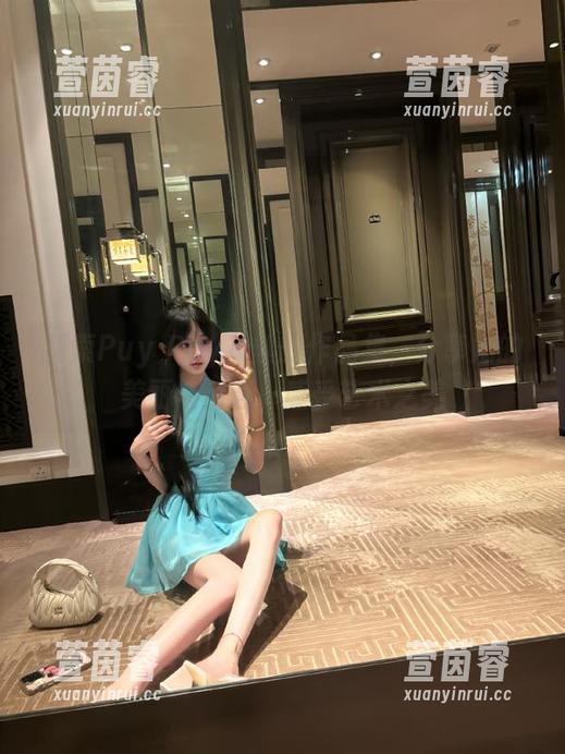 探索Puy Puy灰丝的作品集，分享她的美丽与创意，感受艺术之美
